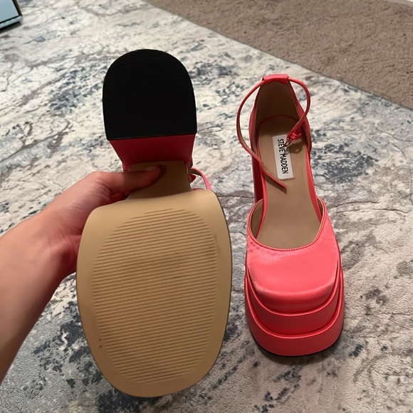 BRAND NEW Steve Madden Platform Pink Satin Heels - Picture 3 of 4